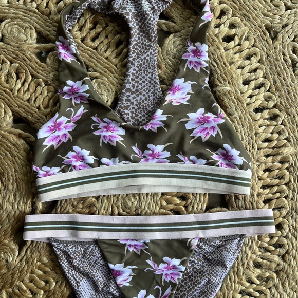 Acacia Bikini - Picture 1 of 3